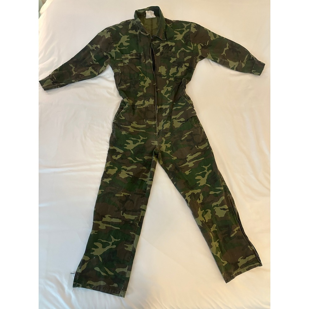 Vintage Walls Camo Coveralls Model 4340 Woodland Jumpsuit Mens Large Utility Zip